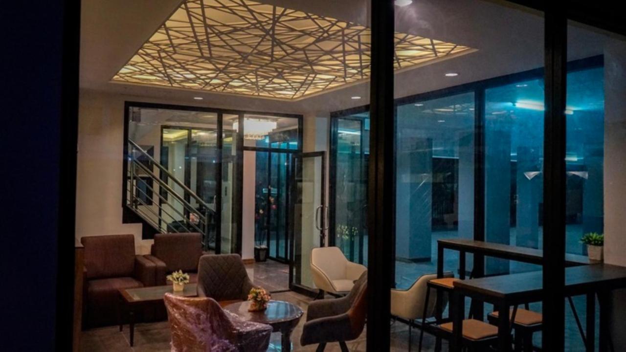 מלון בנגקוק Plearnwan Deluxe Mansion מראה חיצוני תמונה